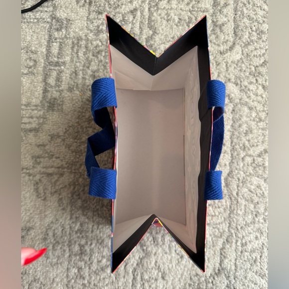 Louis Vuitton Holiday Shopping Bag - Picture 5 of 5